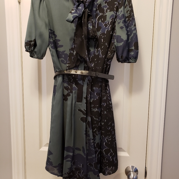 Dress - Picture 6 of 7